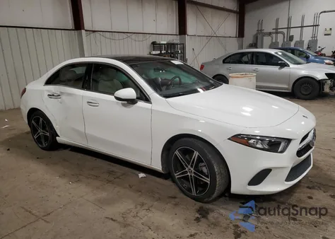 2021 Mercedes-Benz A 220 4Matic z USA, uszkodzony, nr VIN W1K3G4FB2MJ296315